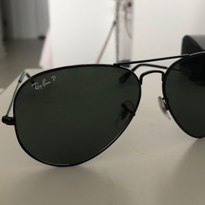 Men’s black ray bans